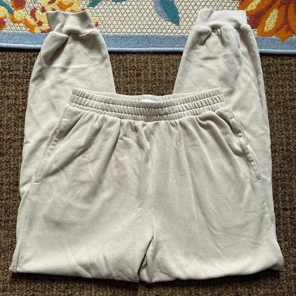 Light brown/crème sweatpants athleisure 
Brand: Colsie size small elastic sweats - Picture 2 of 4